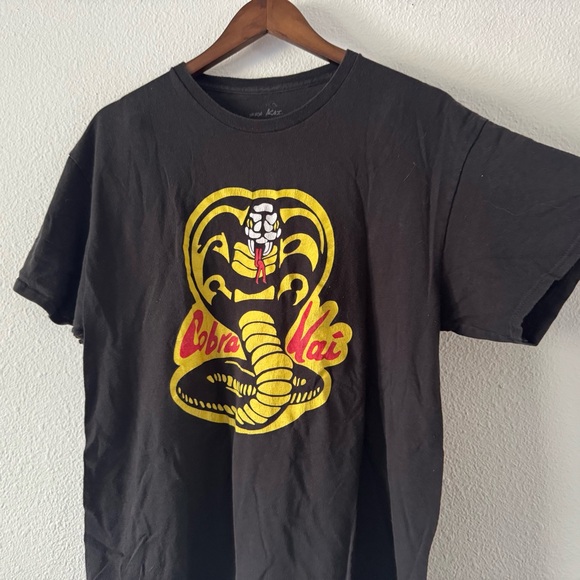 Cobra Kai Graphic T Shirt Black Large Unisex Retro Pop Culture Streetwear Casual - Picture 3 of 12